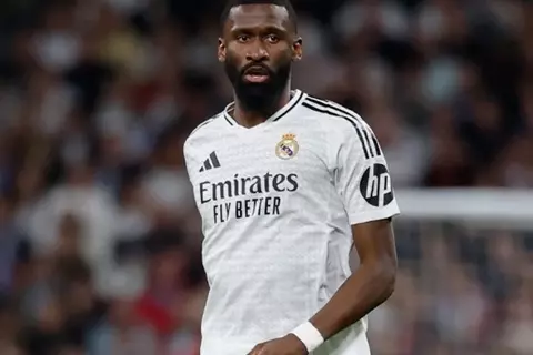 وسط مخاوف تجدد الإصابة.. ألونسو يفكر في الدفع بـ روديجر في مباراة أتلتيك بلباو